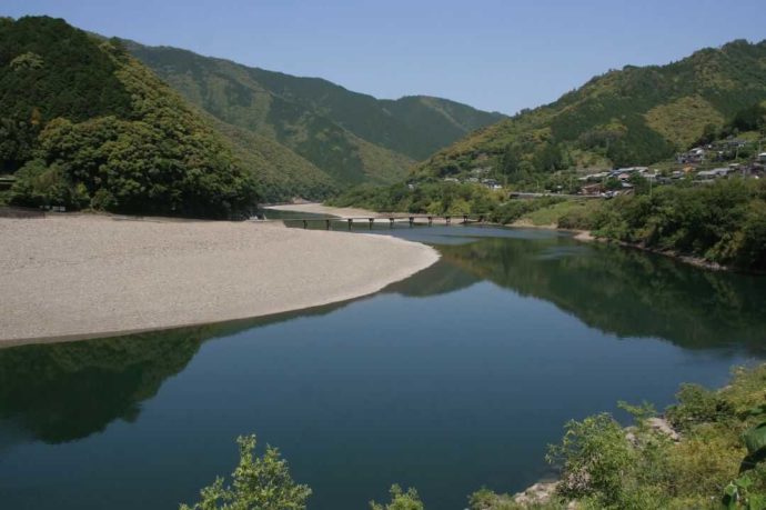 高知県四万十市にある人気のフォトスポット・岩間沈下橋