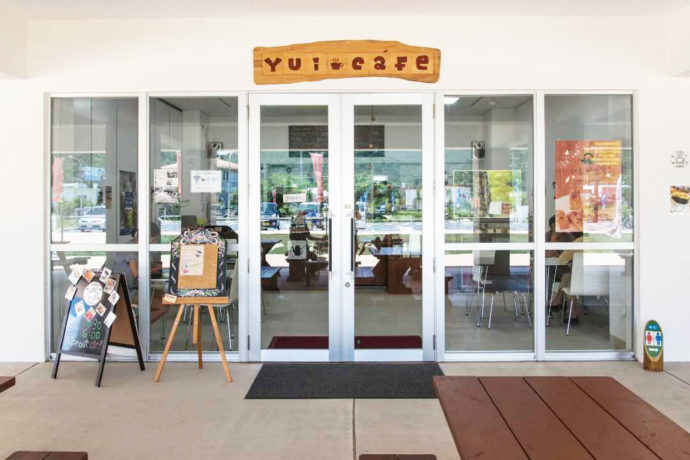人気のスイーツをたくさん販売しているYui Cafeの入口
