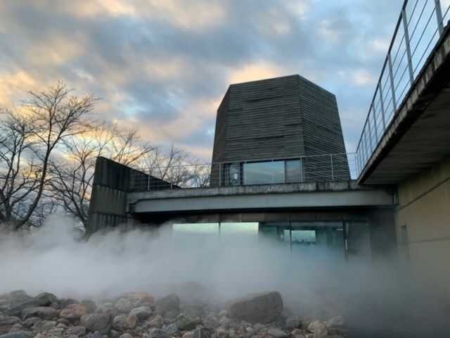 「中谷宇吉郎 雪の科学館」中庭の霧