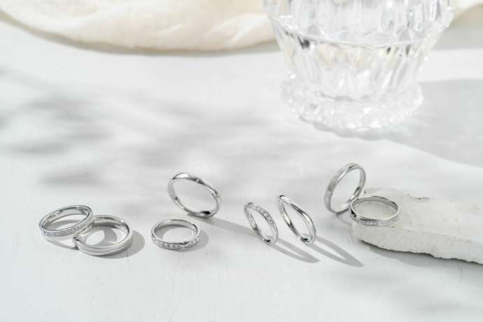 福岡県福岡市に本社を構えるジュエリーブランド「YUKIZAKI BRIDAL」の結婚指輪の人気ライン