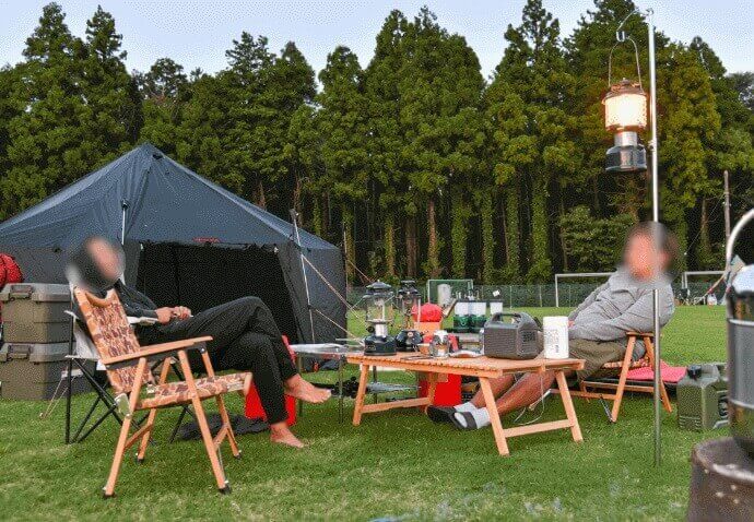 ゆめパーク牧野でキャンプ用品のレンタルを利用する人々