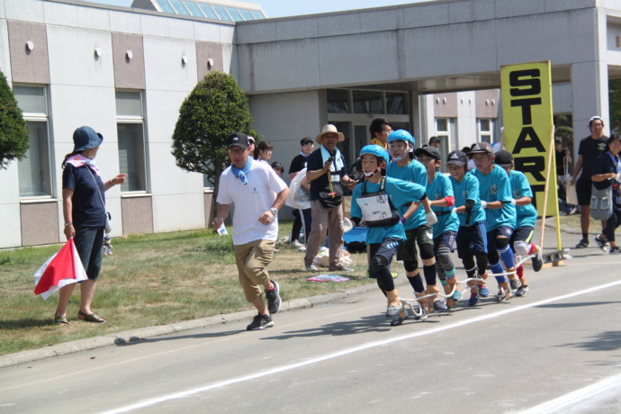 北海道由仁町のイベント「由仁町夏まつり百足競争」の写真