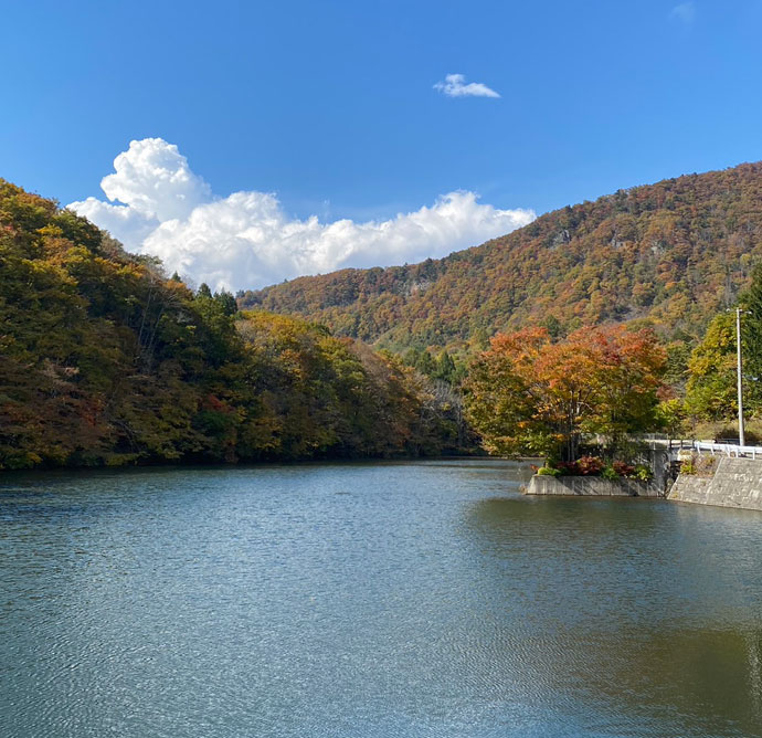 秋の盃湖