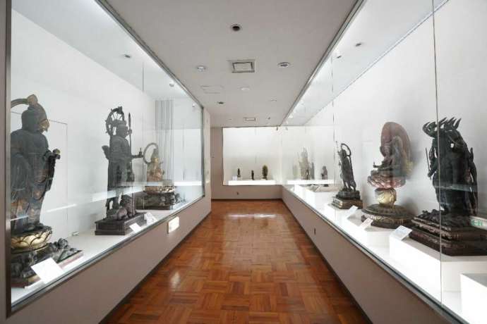 善通寺宝物館の展示室