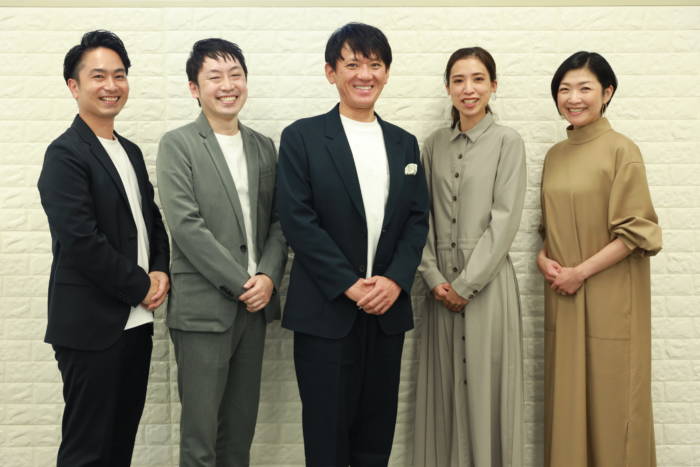 「Dear Bride Tokyo」の代表取締役・戸坂さんと、4名のカウンセラー
