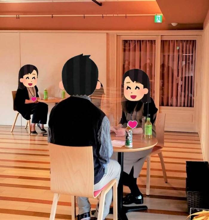 鳥取県中部ふるさと広域連合主催のイベント「恋活交流会」でトーク中の男女