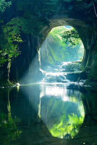 千葉県君津市の観光名所「濃溝の滝」
