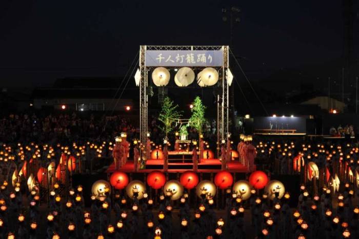 熊本県山鹿市の千人灯籠踊り