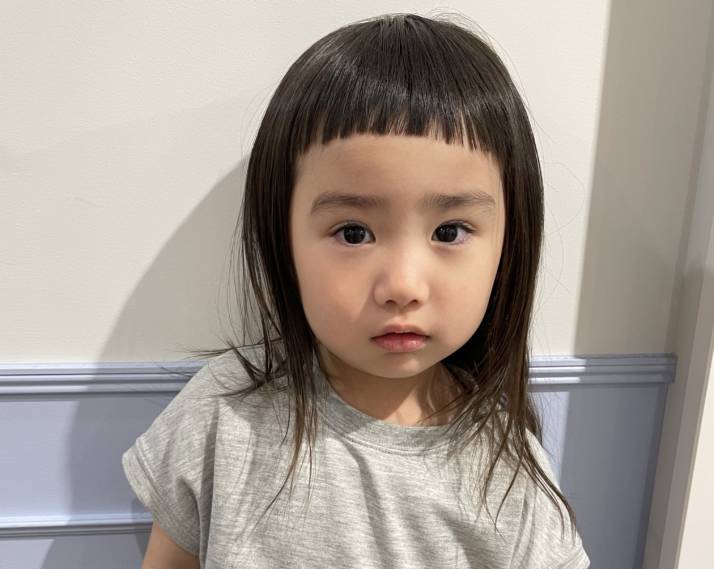 東京都世田谷区の美容室・アコットで髪を切ってもらった小さな女の子