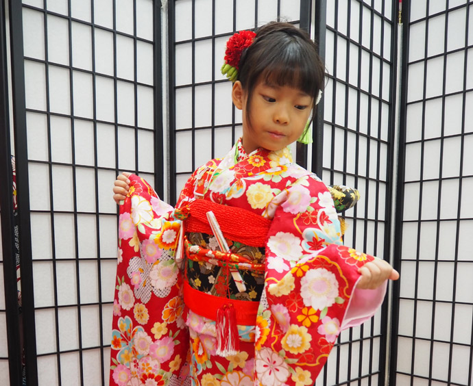 「浅草愛和服2号店」の衣装を着ている女の子