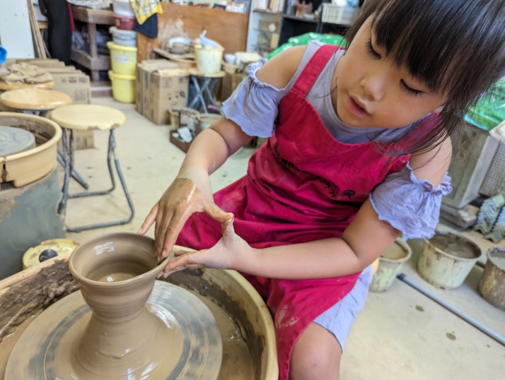 尼崎もんた工房での陶芸体験の様子