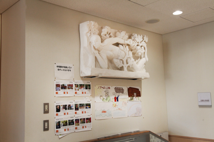 青山学院中等部の聖書科のメディアスペースの展示