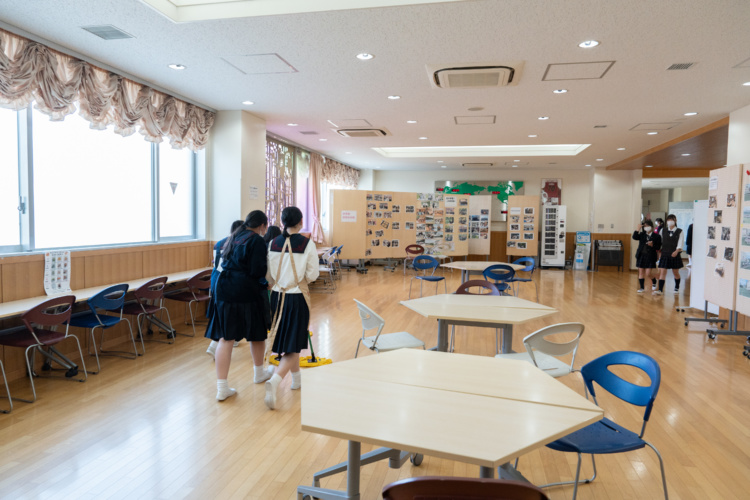 日本大学豊山女子中学校・高等学校の清掃風景