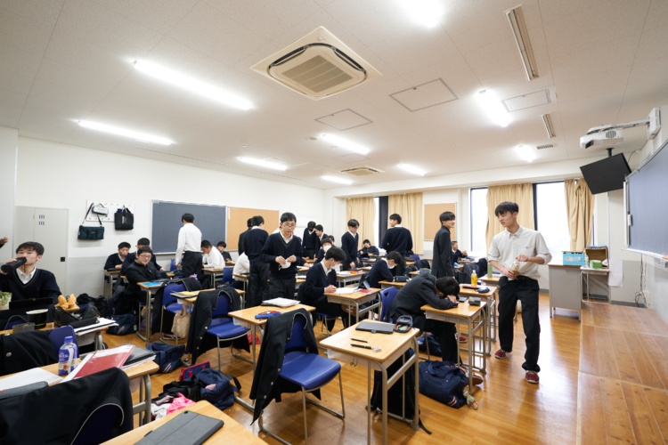 日本大学豊山中学校・高等学校の教室風景