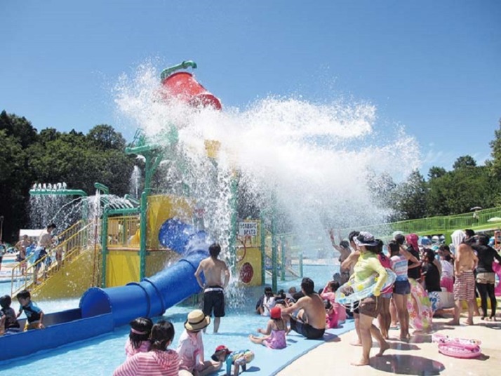 栃木県真岡市の井頭温泉チャットパレスに隣接している井頭公園の一万人プール
