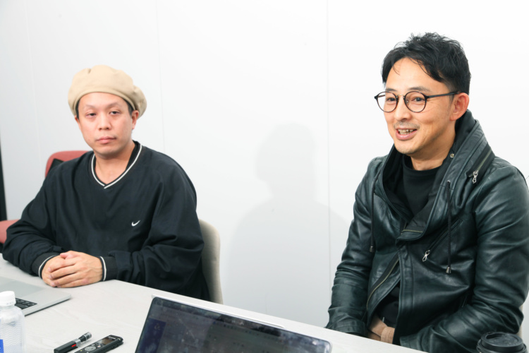 インタビューに応えるエイベックス・エンタテインメント株式会社の鎌田さんと八幡さん