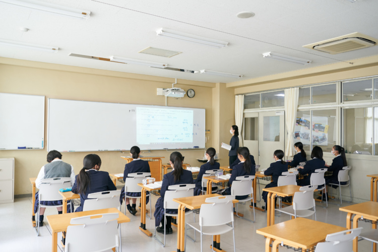 江戸川女子中学校・高等学校の中学校の国際コースの様子