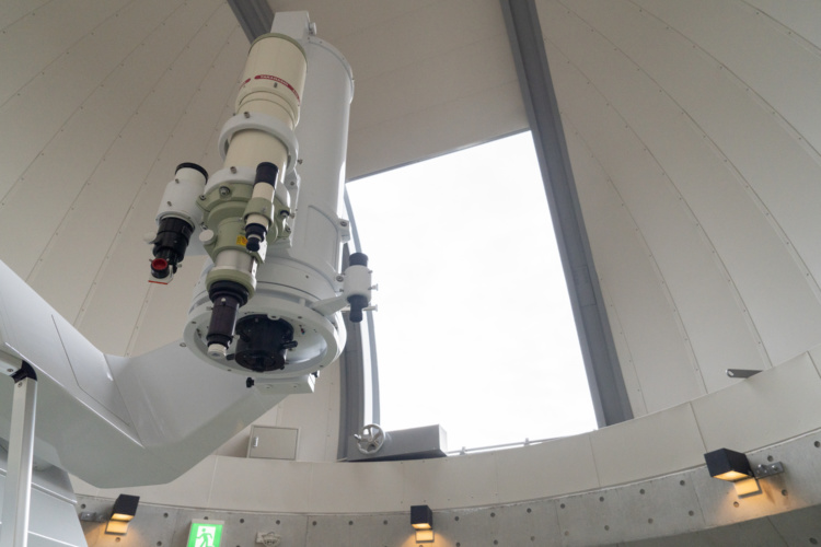 「千葉明徳中学校・高等学校」にある天体望遠鏡