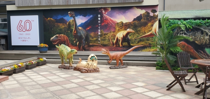 福井県あわら市のグランディア芳泉にある恐竜のフォトスポット
