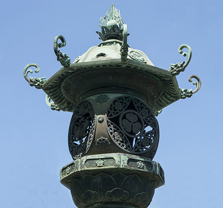 水戸東照宮の銅造灯篭
