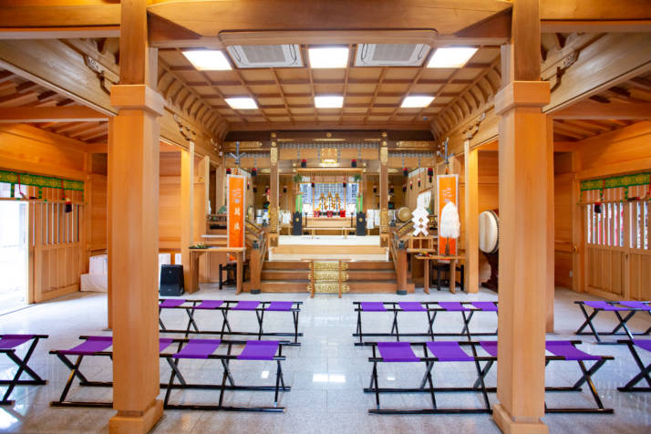久伊豆神社の拝殿内