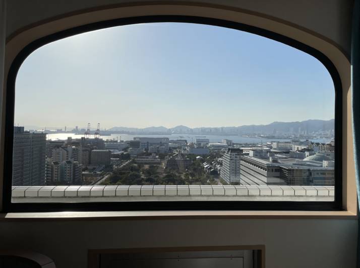 ホテルプラザ神戸の客室から眺める神戸港