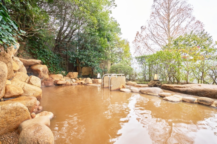 兵庫県の有馬温泉にある老舗旅館「兵衛向陽閣」の露天風呂