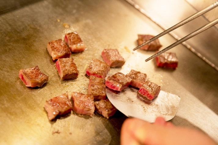 兵庫県の有馬温泉にある老舗旅館「兵衛向陽閣」でいただける黒毛和牛のステーキ