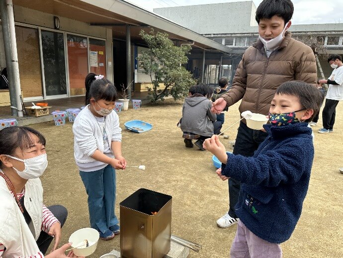 東郷町立 兵庫児童館の中庭での活動