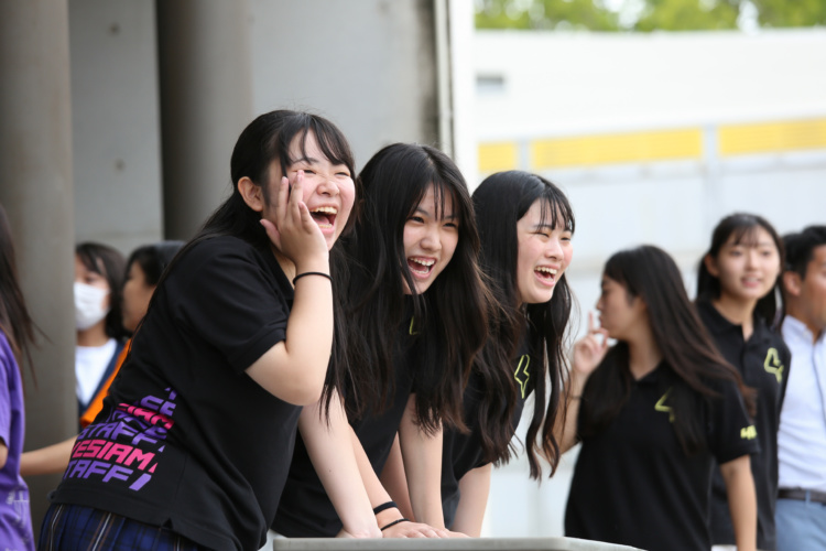 岩田中学校・高等学校の学校生活のひとコマ、笑顔