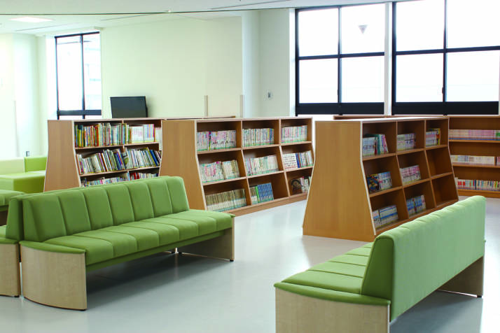 福岡県福岡市の「福岡市立中央児童館 あいくる」にある図書コーナー