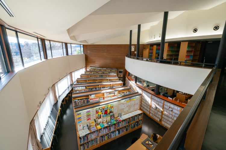 自由学園の図書館