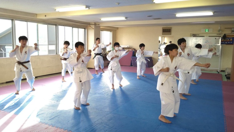 城北埼玉中学・高等学校の少林寺拳法部の練習の様子