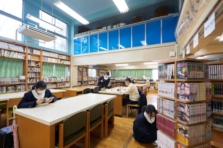 聖徳学園中学・高等学校の安藤正純記念図書館