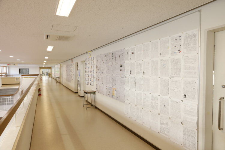 「日本女子大学附属中学校・高等学校」の廊下