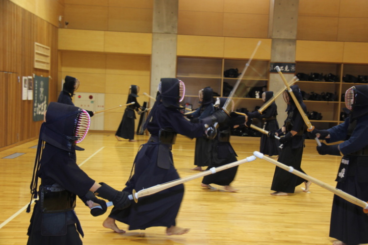 学校法人海陽学園海陽中等教育学校の剣道部の練習風景