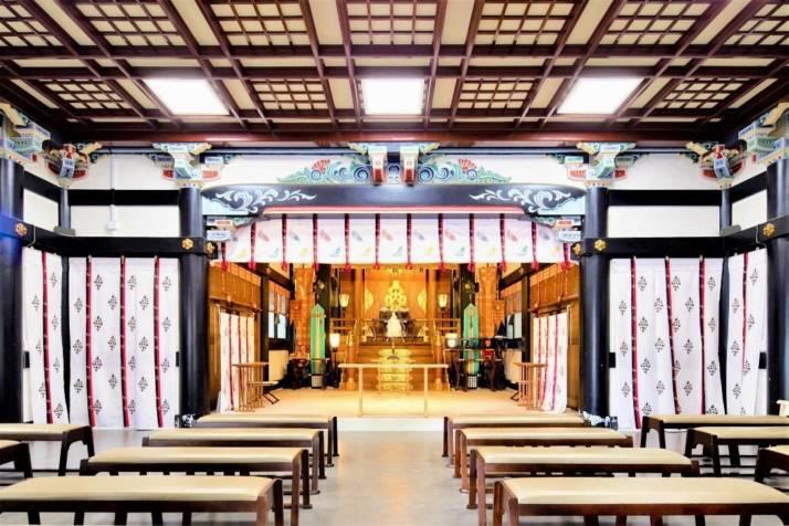 「亀有香取神社」の拝殿内部