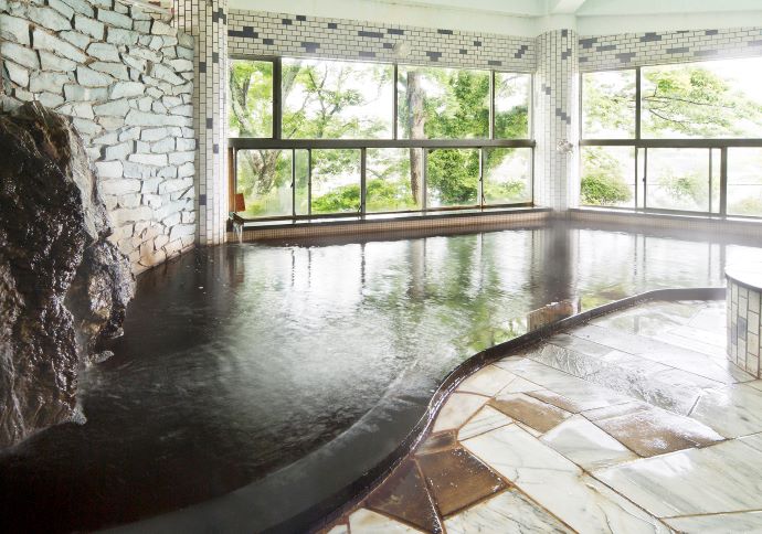 亀山温泉ホテルの広々とした大浴場