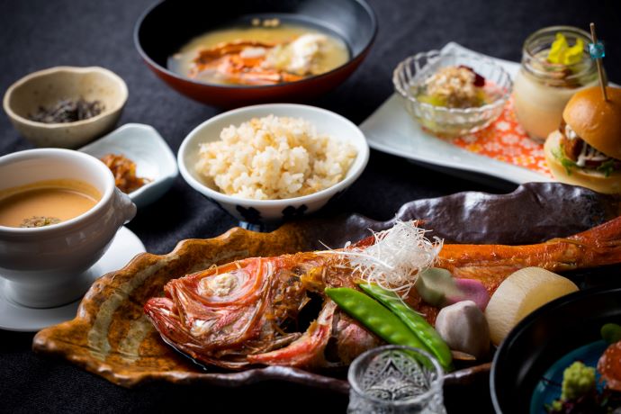 亀山温泉ホテル・別注料理「天津金目鯛の煮付け」の写真
