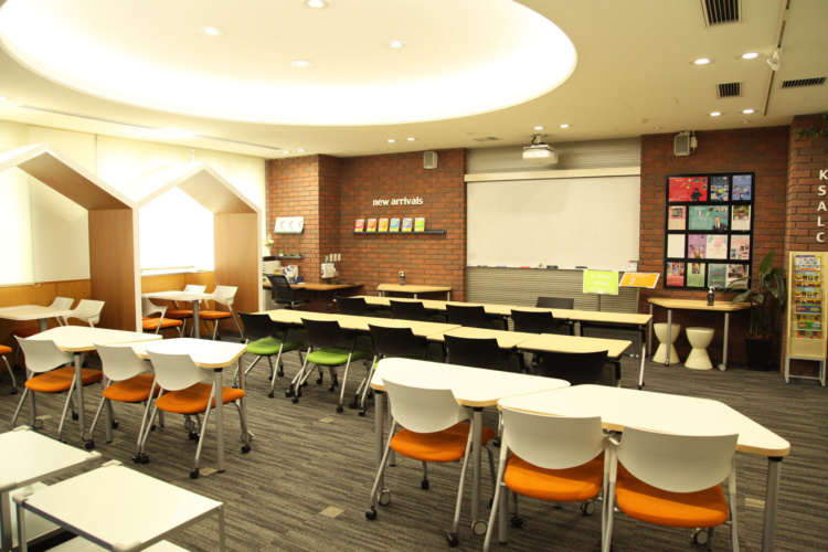 神田女学園中学校高等学校の語学学習専用スペース「K-SALC」