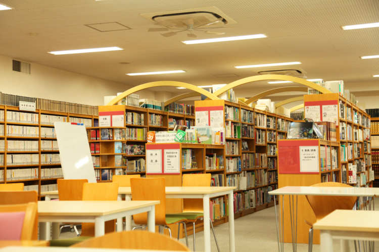 神田女学園中学校高等学校の図書室