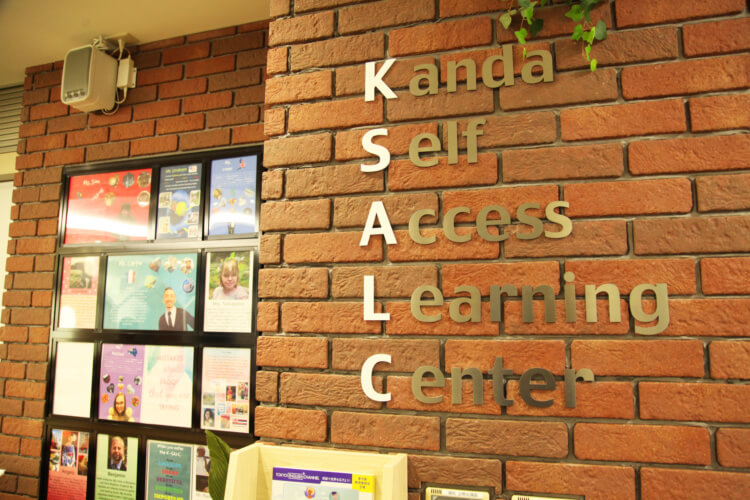 神田女学園中学校高等学校の語学学習専用スペース「K-SALC」