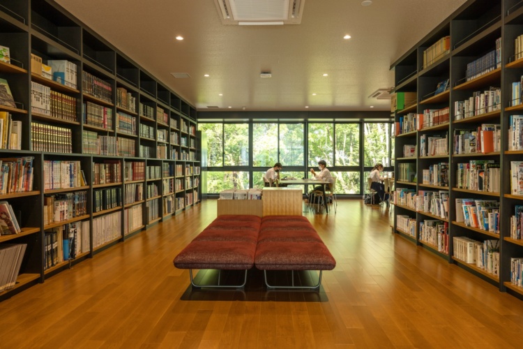 関西大倉中学校・高等学校の図書館