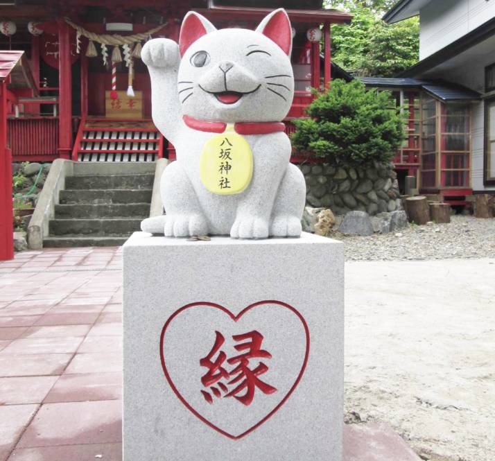 鹿角八坂神社の狛猫その1