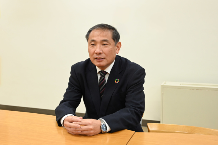 九州国際大学付属中学校の副校長・吉田忠司先生