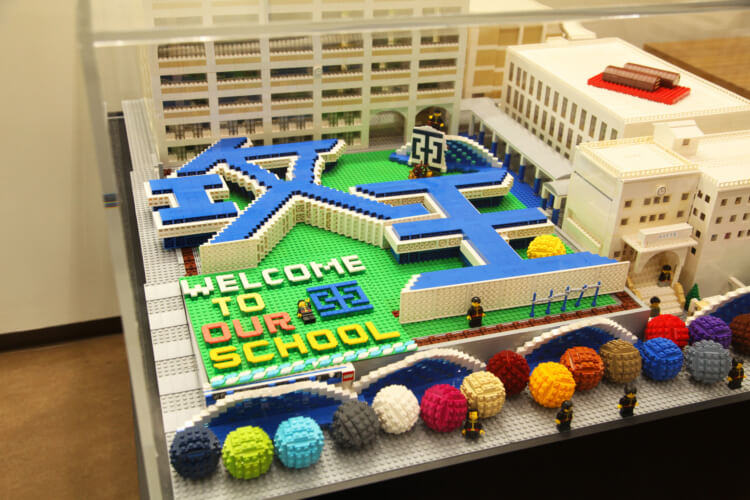 攻玉社中学校・高等学校のレゴ部が制作した校舎の模型