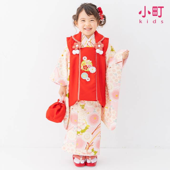 「京都着物レンタル夢館 五条店」の鮮やかな赤色の被布