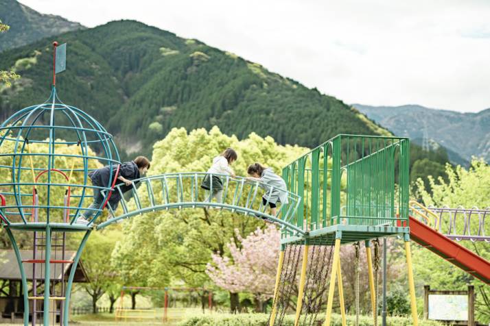熊本県下益城郡美里町の「美里の森キャンプ場 ガーデンプレイス」にある子どもの広場