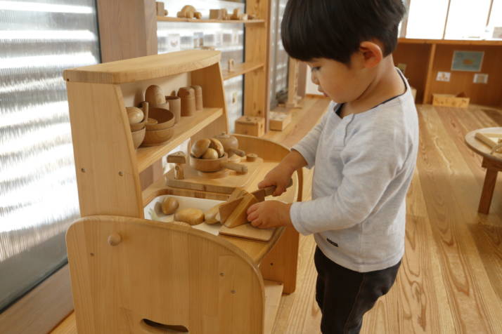 未就学児も楽しめる京エコロジーセンターの木のおもちゃコーナー