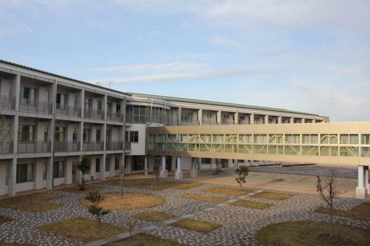 長野市立長野中学校・長野高等学校の中庭